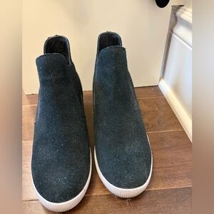 Sorel wedge sneaker boot (black suede slip-on)